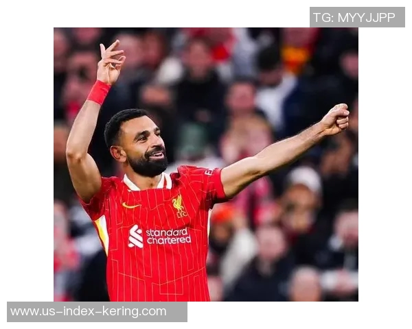 帅哥足球明星的魅力与风采揭秘他们如何在绿茵场上闪耀光芒 帅哥足球明星的魅力与风采揭秘他们如何在绿茵场上闪耀光芒